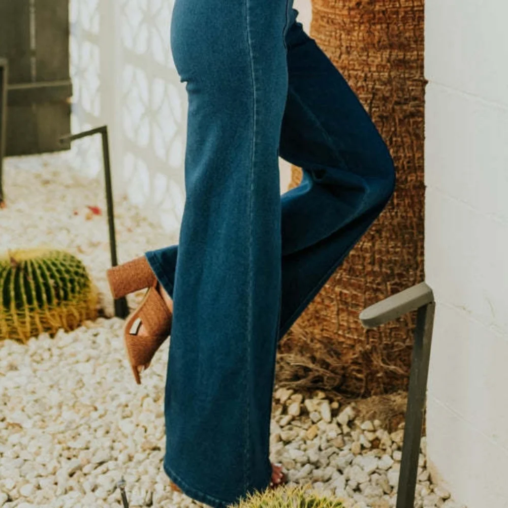 Notched Retro Flare Bell-Bottom Skinny Fit Sleeveless Jean 70’s Denim Jumpsuit_15